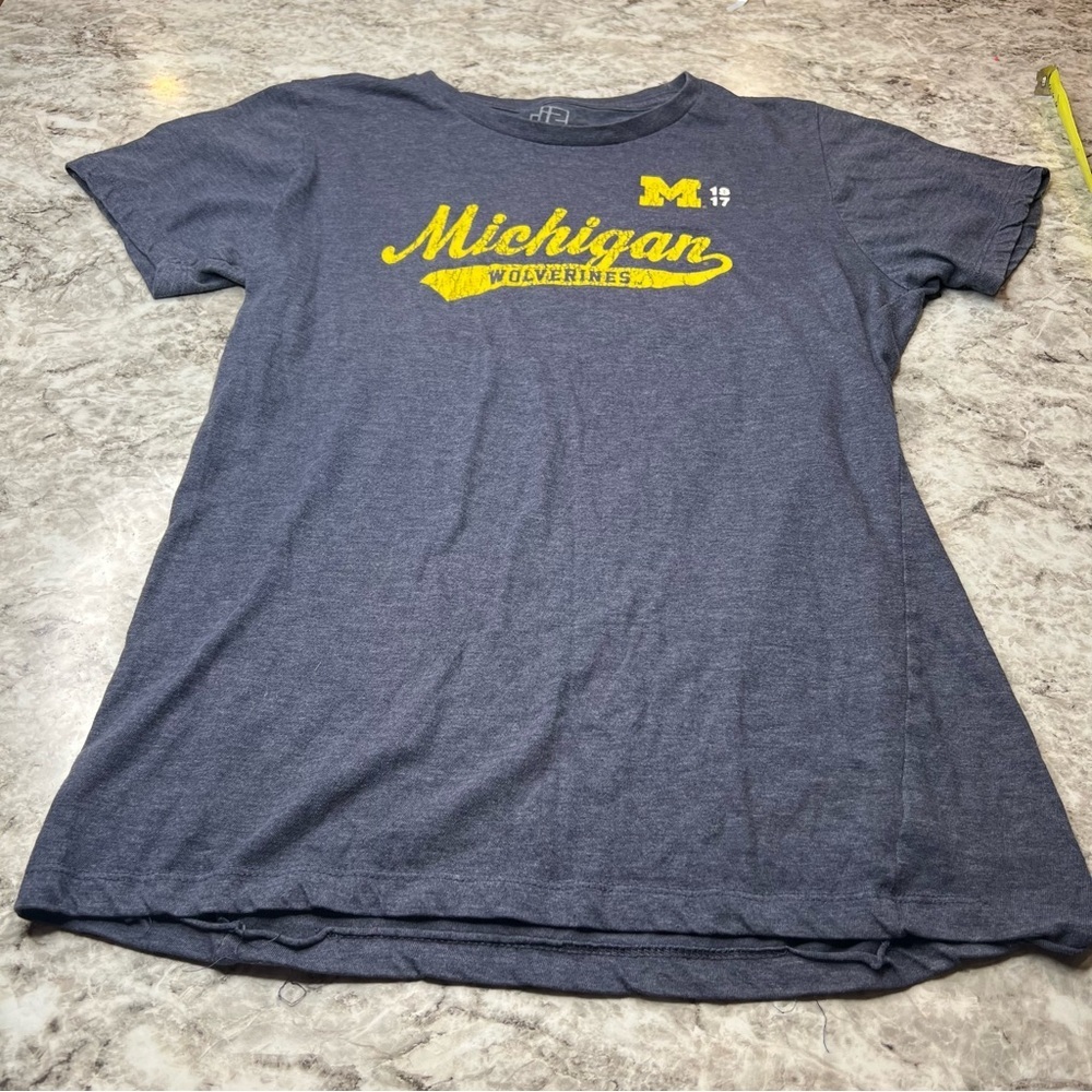 Michigan U of M tshirt go blue size large wolverines maize & blue college